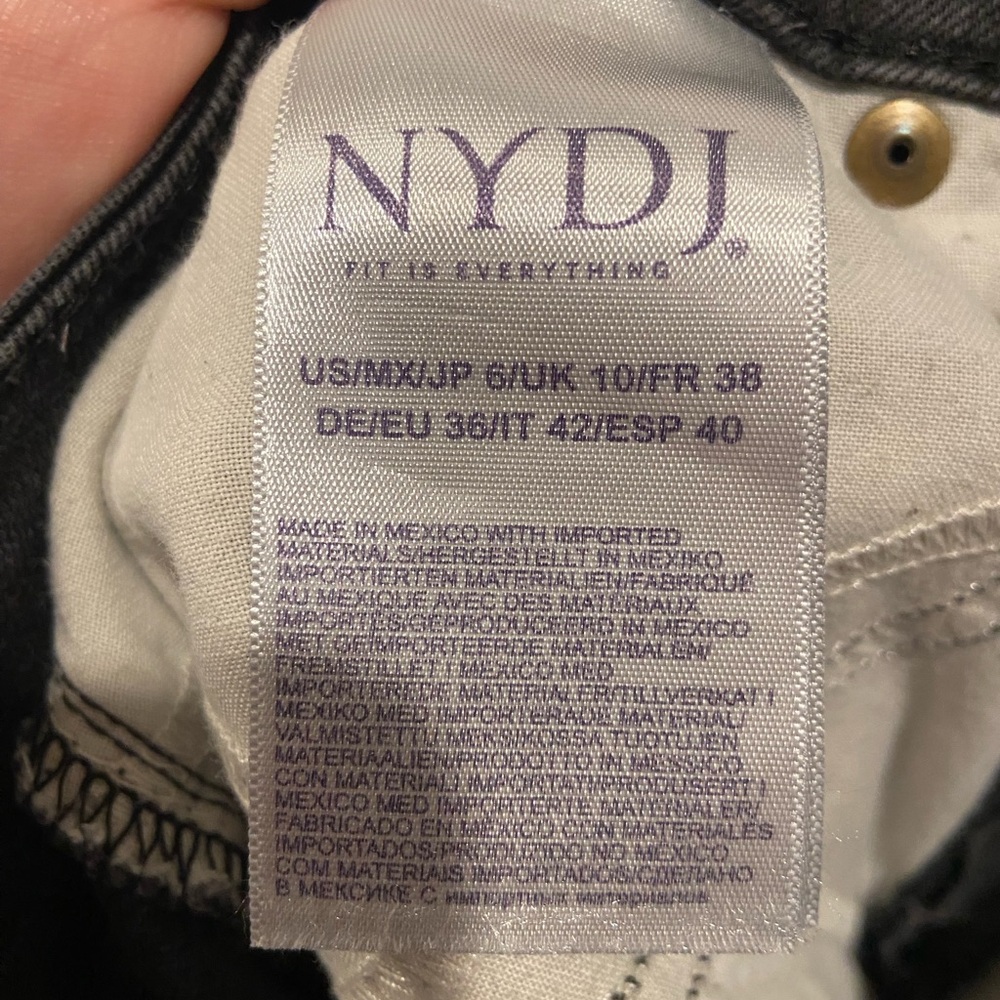NYDJ Ami Skinny Black Jeans size 6 EUC Lift x Tuck Technology not your daughters - Picture 9 of 14